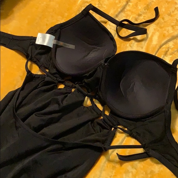 One piece cut out swim. - Picture 3 of 4
